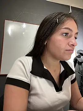 Alyha Cortes online show from 09/19/25, 01:56