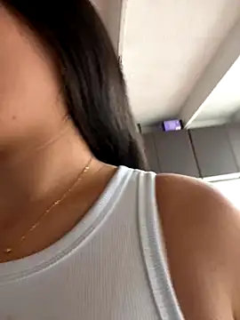 Alyha Cortes online show from 10/15/25, 01:11