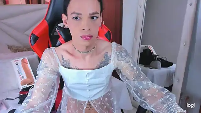 Snapshot of sara_slut21 chatting on 12/10/24, 05:33 sara slut21 online show from 12/10/24, 05:33