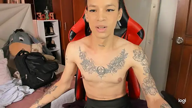 Snapshot of sara_slut21 chatting on 12/24/24, 04:40 sara slut21 online show from 12/24/24, 04:40