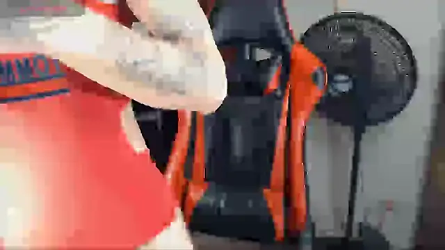 Snapshot of sara_slut21 chatting on 03/01/25, 12:28 sara slut21 online show from 03/01/25, 12:28