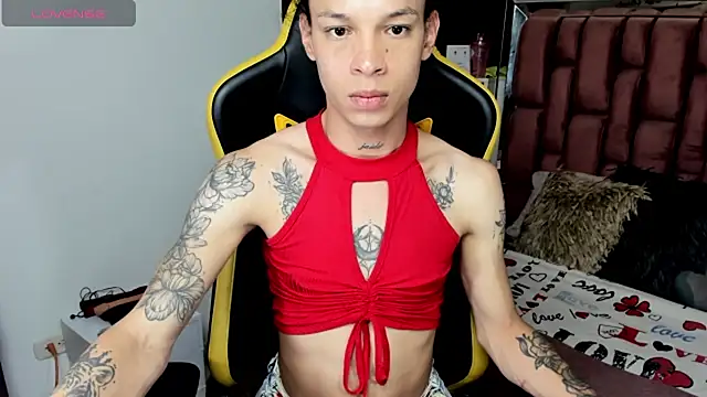 Snapshot of sara_slut21 chatting on 03/04/25, 05:00 sara slut21 online show from 03/04/25, 05:00