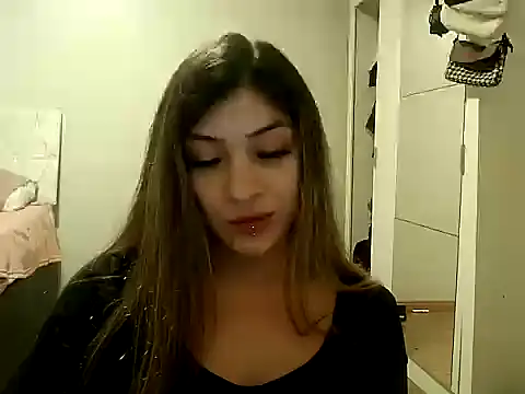 Snapshot of Becca_B chatting on 04/29/26, 02:15 Becca B online show from 04/29/26, 02:15