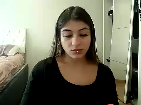 Snapshot of Becca_B chatting on 05/03/26, 06:58 Becca B online show from 05/03/26, 06:58