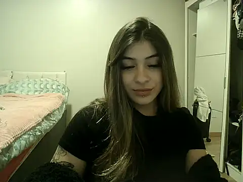 Snapshot of Becca_B chatting on 05/17/26, 09:22 Becca B online show from 05/17/26, 09:22