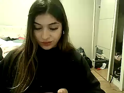 Snapshot of Becca_B chatting on 05/20/26, 09:21 Becca B online show from 05/20/26, 09:21