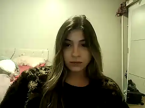Snapshot of Becca_B chatting on 05/21/26, 10:17 Becca B online show from 05/21/26, 10:17
