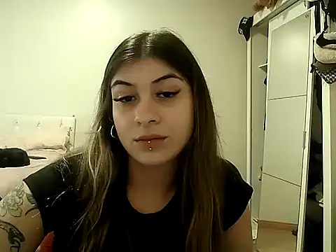 Snapshot of Becca_B chatting on 06/03/26, 08:03 Becca B online show from 06/03/26, 08:03