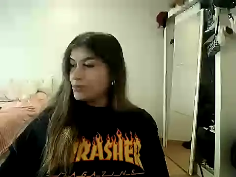 Snapshot of Becca_B chatting on 06/05/26, 05:51 Becca B online show from 06/05/26, 05:51