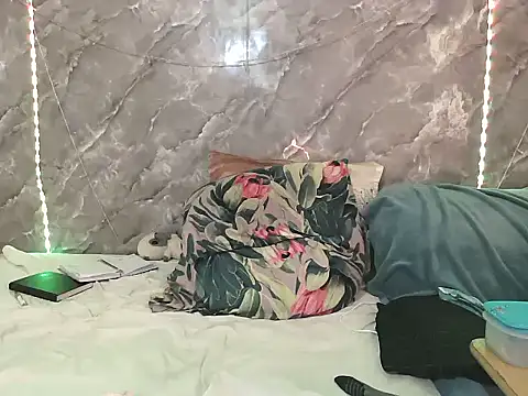 Snapshot of ZARIA-VIXEN chatting on 10/09/25, 09:07 ZARIA-VIXEN online show from 10/09/25, 09:07