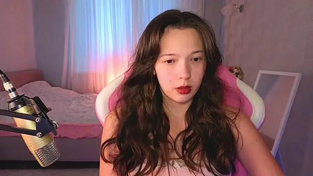 Snapshot of yuna_sunshy chatting on 07/18/26, 01:10 yuna sunshy online show from 07/18/26, 01:10
