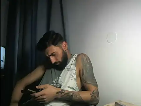 Snapshot of Alexgrc13 chatting on 10/08/25, 09:40 Alexgrc13 online show from 10/08/25, 09:40