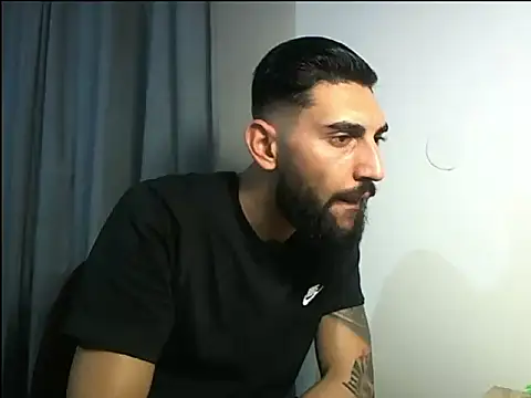 Snapshot of Alexgrc13 chatting on 10/13/25, 01:44 Alexgrc13 online show from 10/13/25, 01:44