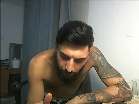 Snapshot of Alexgrc13 chatting on 10/15/25, 08:42 Alexgrc13 online show from 10/15/25, 08:42