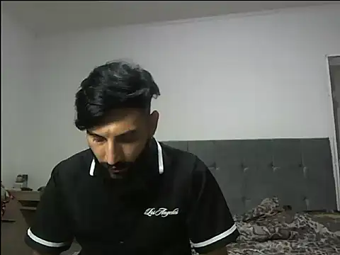 Snapshot of Alexgrc13 chatting on 11/30/25, 02:32 Alexgrc13 online show from 11/30/25, 02:32