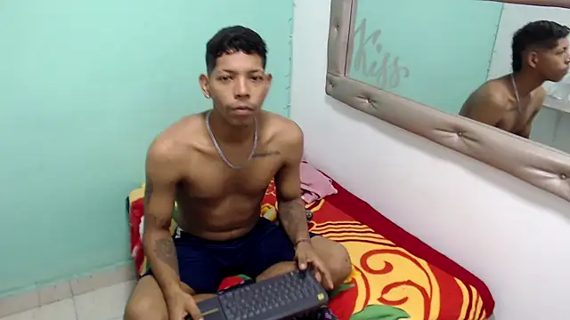 Snapshot of kloe_matias chatting on 09/14/25, 01:49 kloe matias online show from 09/14/25, 01:49