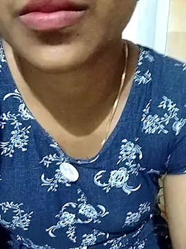 Snapshot of Varsha21 chatting on 10/04/25, 03:10 Varsha21 online show from 10/04/25, 03:10