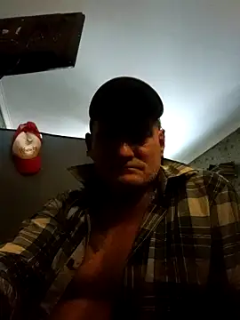 Snapshot of Matiasm7777 chatting on 12/17/25, 08:20 Matiasm7777 online show from 12/17/25, 08:20