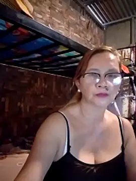 Snapshot of SexyHottMom chatting on 06/22/26, 06:43 SexyHottMom online show from 06/22/26, 06:43