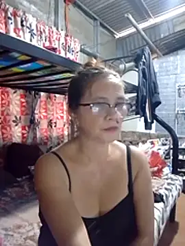 Snapshot of SexyHottMom chatting on 07/24/26, 03:04 SexyHottMom online show from 07/24/26, 03:04