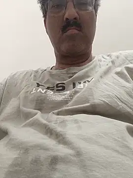 moonflower25 online show from 04/17/26, 03:53