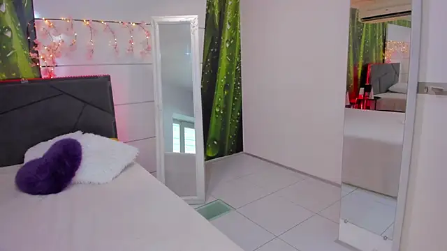 HollyTailors online show from 09/09/25, 05:29