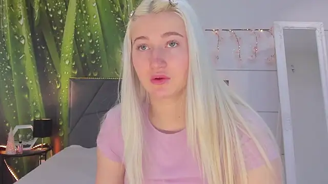 HollyTailors online show from 02/08/26, 06:06