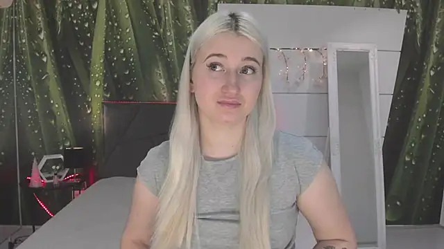 HollyTailors online show from 02/22/26, 06:35