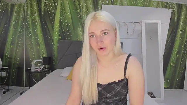 HollyTailors online show from 02/28/26, 06:36