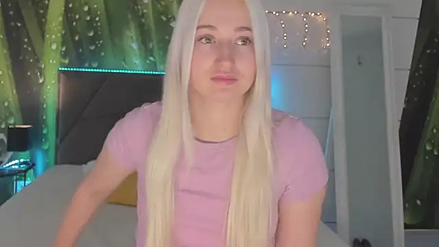 HollyTailors online show from 03/02/26, 06:36