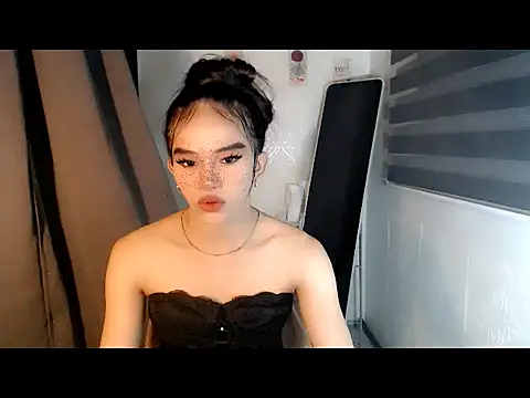 LauraSoHot online show from 11/24/25, 12:49