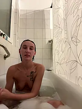 Emilia Mausi online show from 12/16/25, 08:14