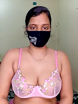 Rose-luckey online show from 12/04/25, 12:36