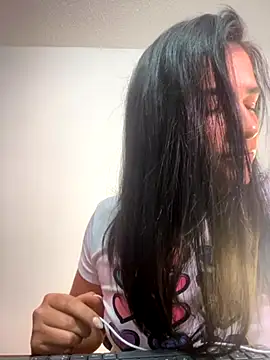 Snapshot of alice_shyness chatting on 11/08/25, 04:12 alice shyness online show from 11/08/25, 04:12