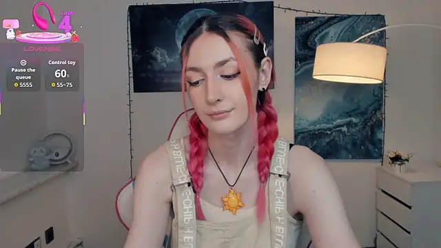 Snapshot of EasterBlink chatting on 10/17/25, 10:40 EasterBlink online show from 10/17/25, 10:40