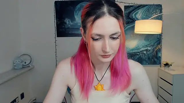 Snapshot of EasterBlink chatting on 10/22/25, 10:59 EasterBlink online show from 10/22/25, 10:59