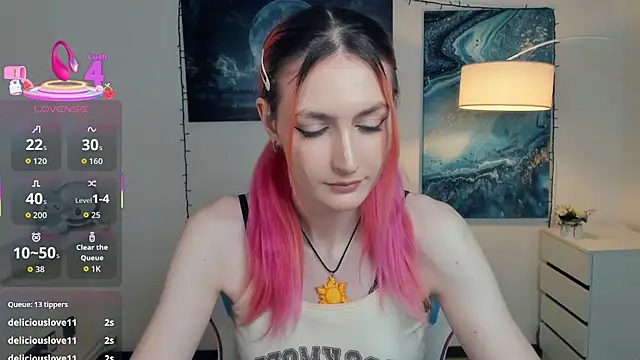 Snapshot of EasterBlink chatting on 10/24/25, 10:44 EasterBlink online show from 10/24/25, 10:44