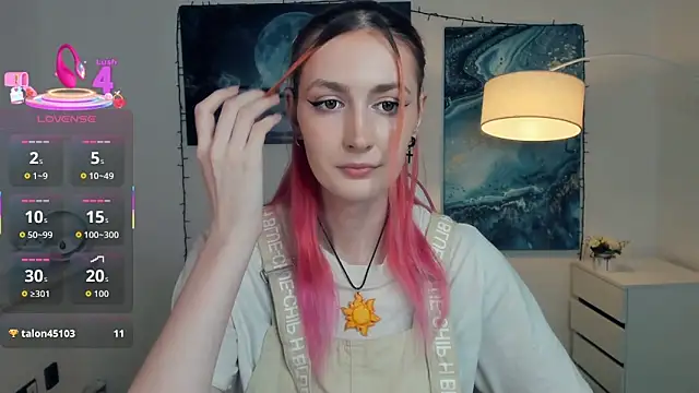 Snapshot of EasterBlink chatting on 10/26/25, 11:27 EasterBlink online show from 10/26/25, 11:27