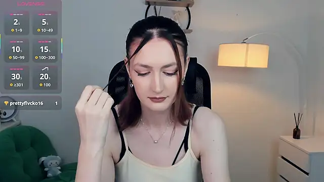 Snapshot of EasterBlink chatting on 11/09/25, 10:57 EasterBlink online show from 11/09/25, 10:57