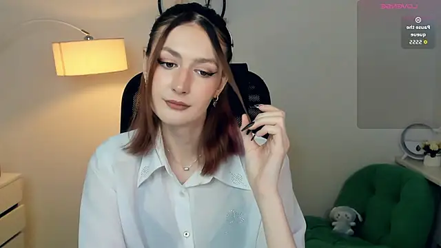 Snapshot of EasterBlink chatting on 11/15/25, 11:40 EasterBlink online show from 11/15/25, 11:40