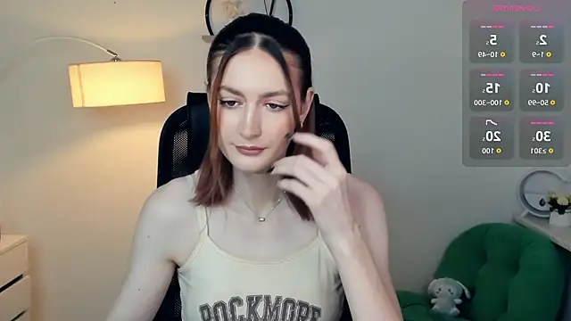 Snapshot of EasterBlink chatting on 11/21/25, 10:58 EasterBlink online show from 11/21/25, 10:58