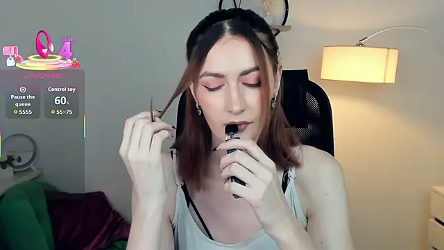 Snapshot of EasterBlink chatting on 11/27/25, 11:01 EasterBlink online show from 11/27/25, 11:01