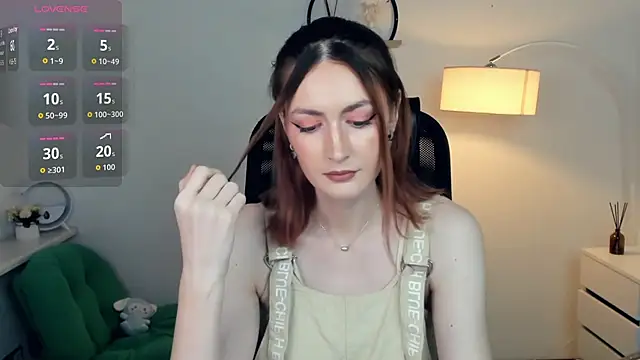 Snapshot of EasterBlink chatting on 11/28/25, 09:34 EasterBlink online show from 11/28/25, 09:34