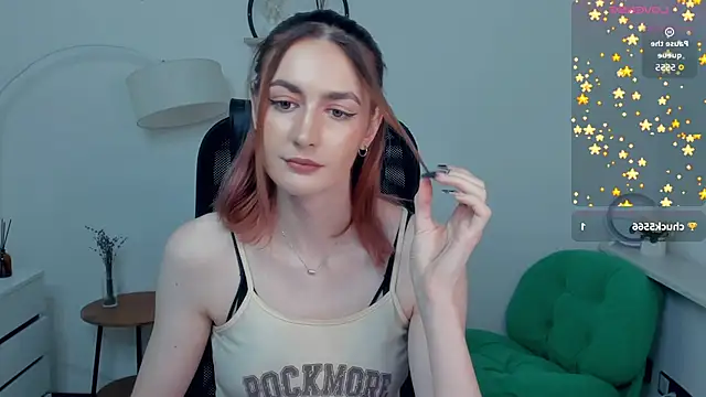 Snapshot of EasterBlink chatting on 12/04/25, 10:35 EasterBlink online show from 12/04/25, 10:35