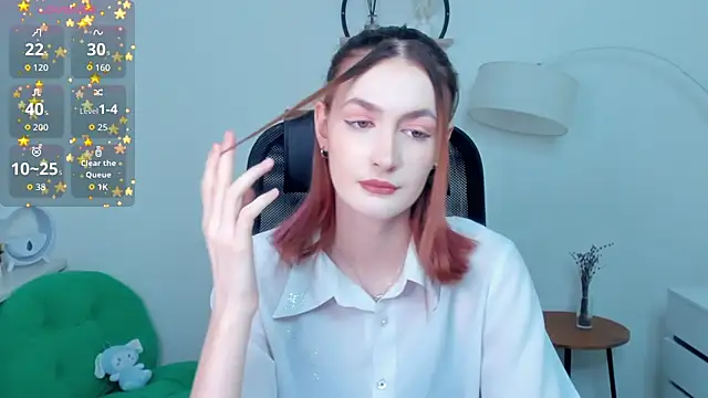 Snapshot of EasterBlink chatting on 12/15/25, 10:19 EasterBlink online show from 12/15/25, 10:19