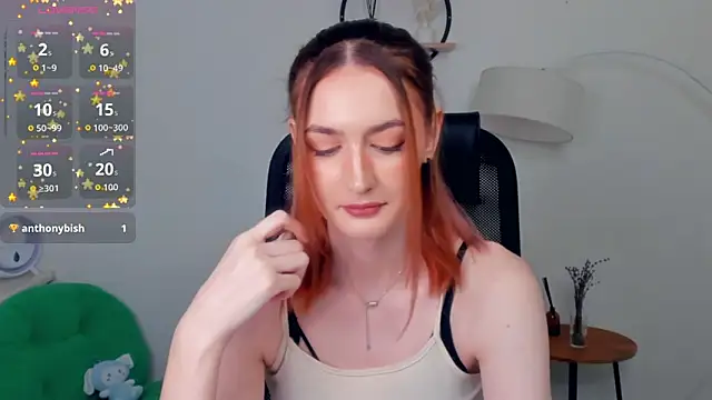 Snapshot of EasterBlink chatting on 12/21/25, 10:33 EasterBlink online show from 12/21/25, 10:33