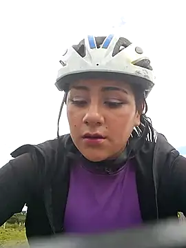 Snapshot of CAROLINE__07 chatting on 09/24/25, 01:47 CAROLINE 07 online show from 09/24/25, 01:47