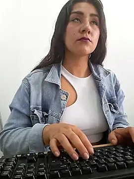 CAROLINE  07 online show from 11/20/25, 12:38