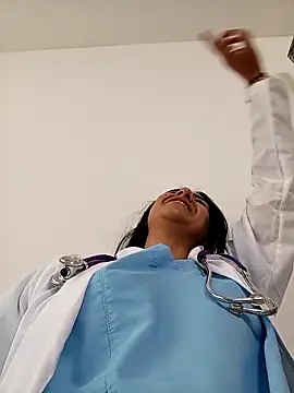 CAROLINE  07 online show from 04/15/26, 10:32