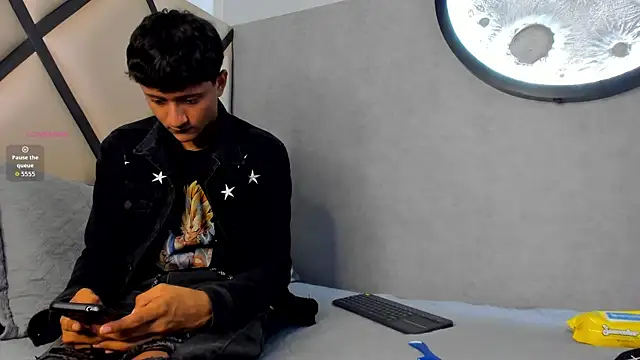 Snapshot of _Leohot_ chatting on 09/13/25, 03:28 Leohot online show from 09/13/25, 03:28